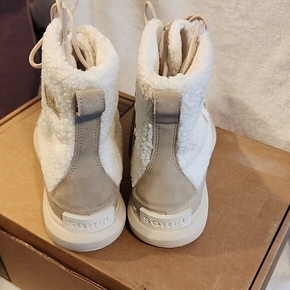 Sorel explorer waterproof NWT Size 9.5 - Picture 2 of 7
